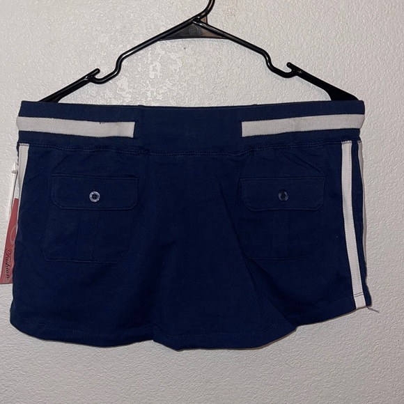 Navy blue skirt - Picture 2 of 3